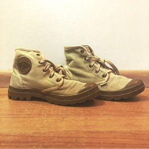 Palladium Women’s Pampa hi USA size 6.5